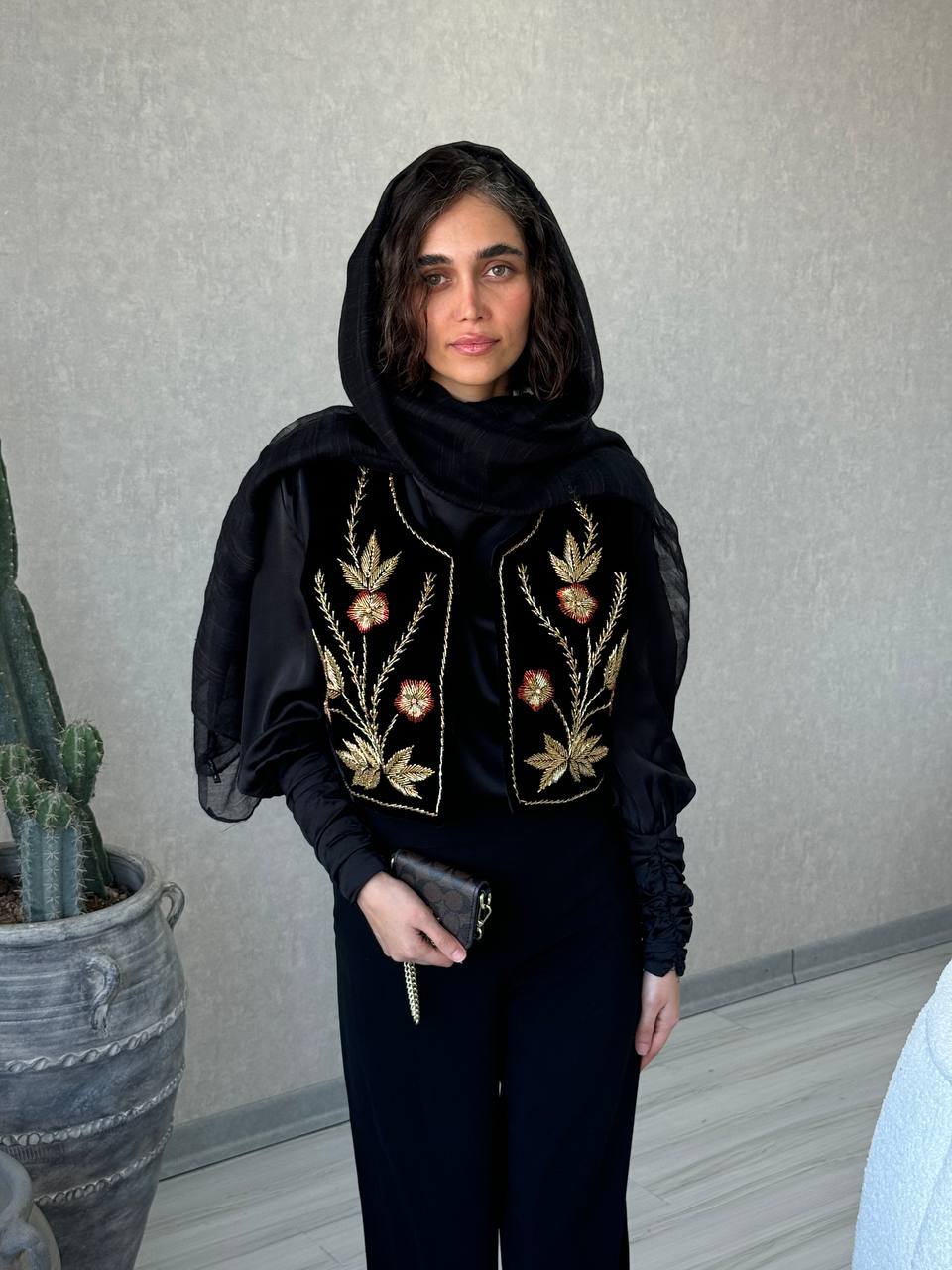 photo_4_2026-02-15_16-47-43 سخمه طلایی با گل قرمز (پیش فروش) - تصویر 1